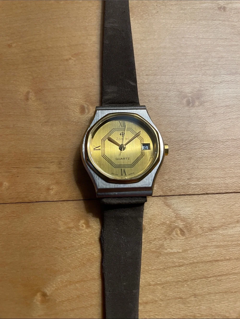 Vintage Zodiac Quartz Wristwatch - Brown Strap with Gold Face Dial